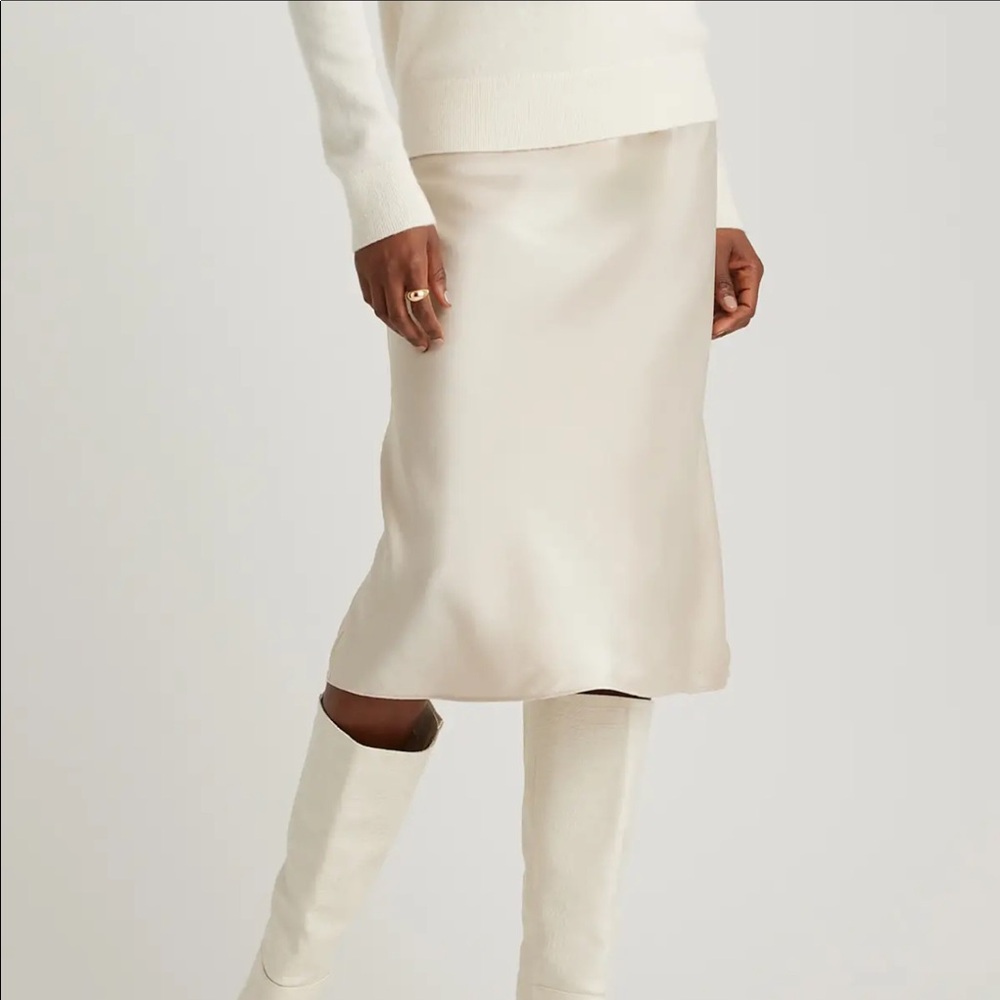 Quince Silk Skirt Midi in Champagne. Length 31 1/2”
Waist 13”
